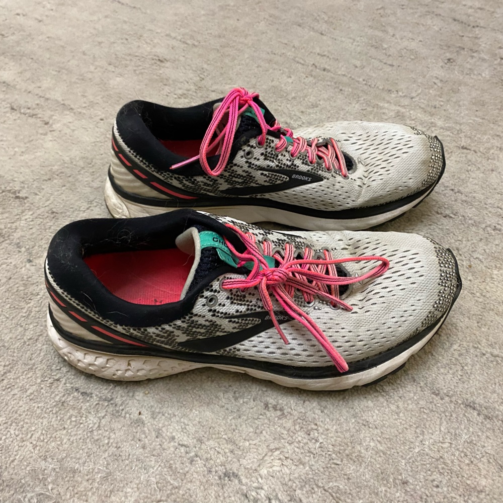 Women’s Brooks Ghost size 9.5